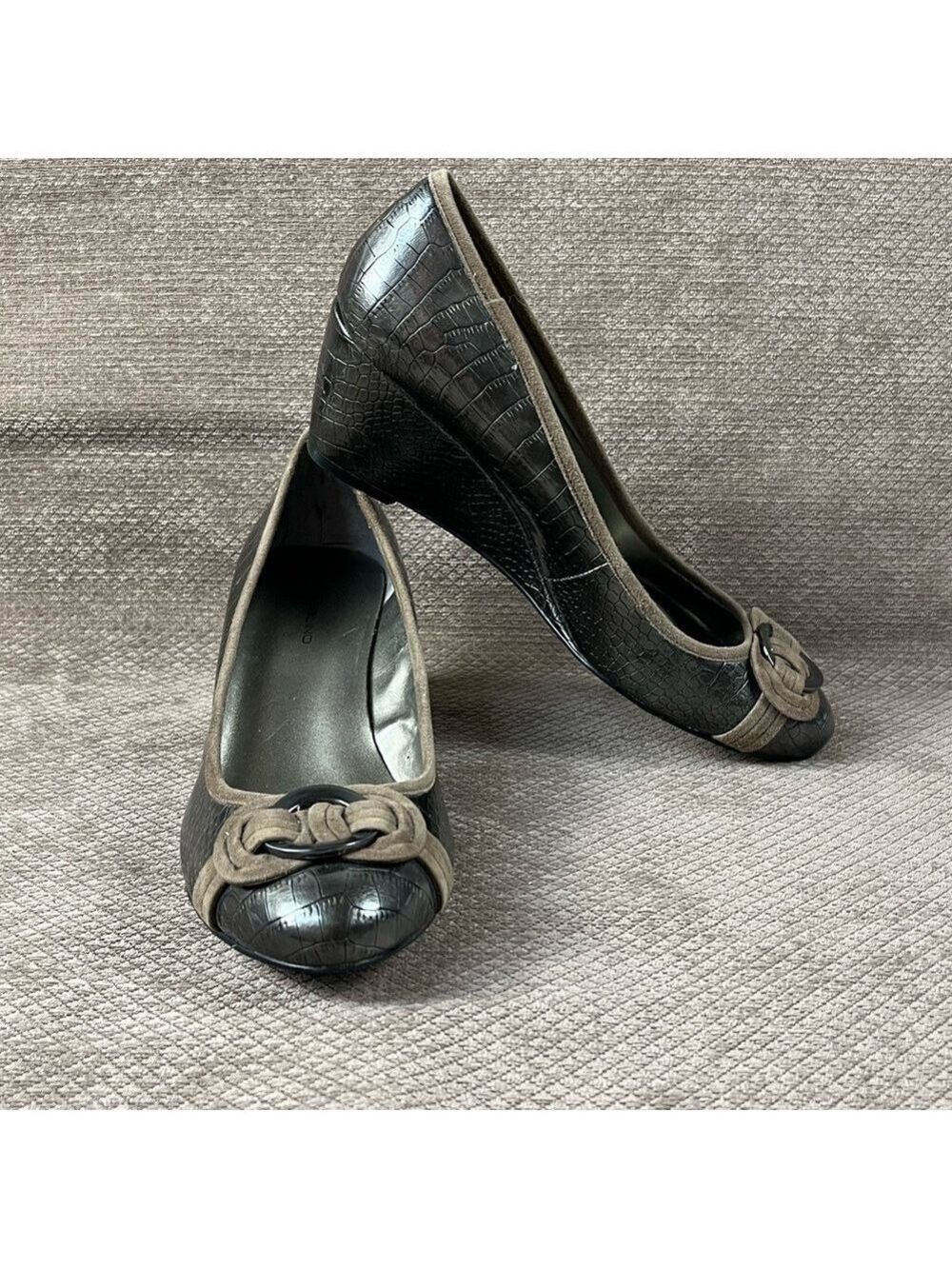 Bandolino Wedge Heel Metallic Shoes, Silvery Gray Snakeskin, size 10 like new